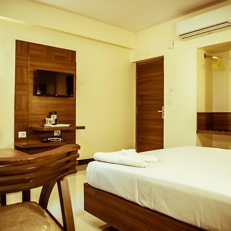 The Pioneer Hotel Visakhapatnam Bagian luar foto