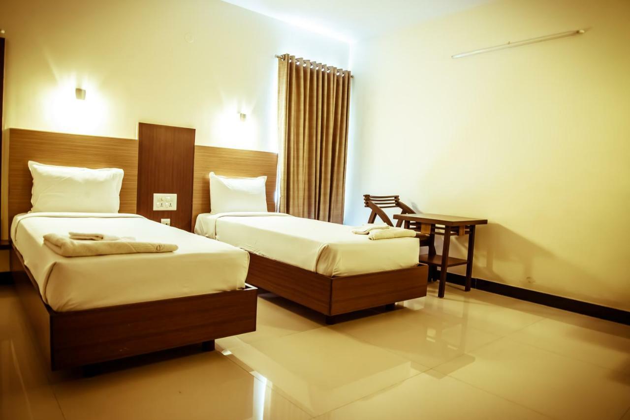The Pioneer Hotel Visakhapatnam Bagian luar foto