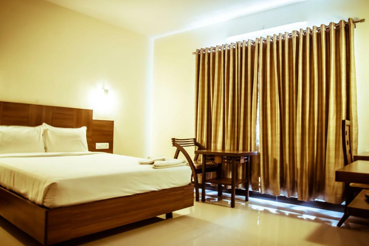 The Pioneer Hotel Visakhapatnam Bagian luar foto