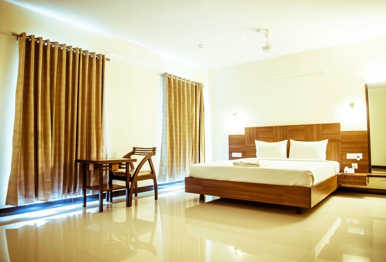 The Pioneer Hotel Visakhapatnam Bagian luar foto