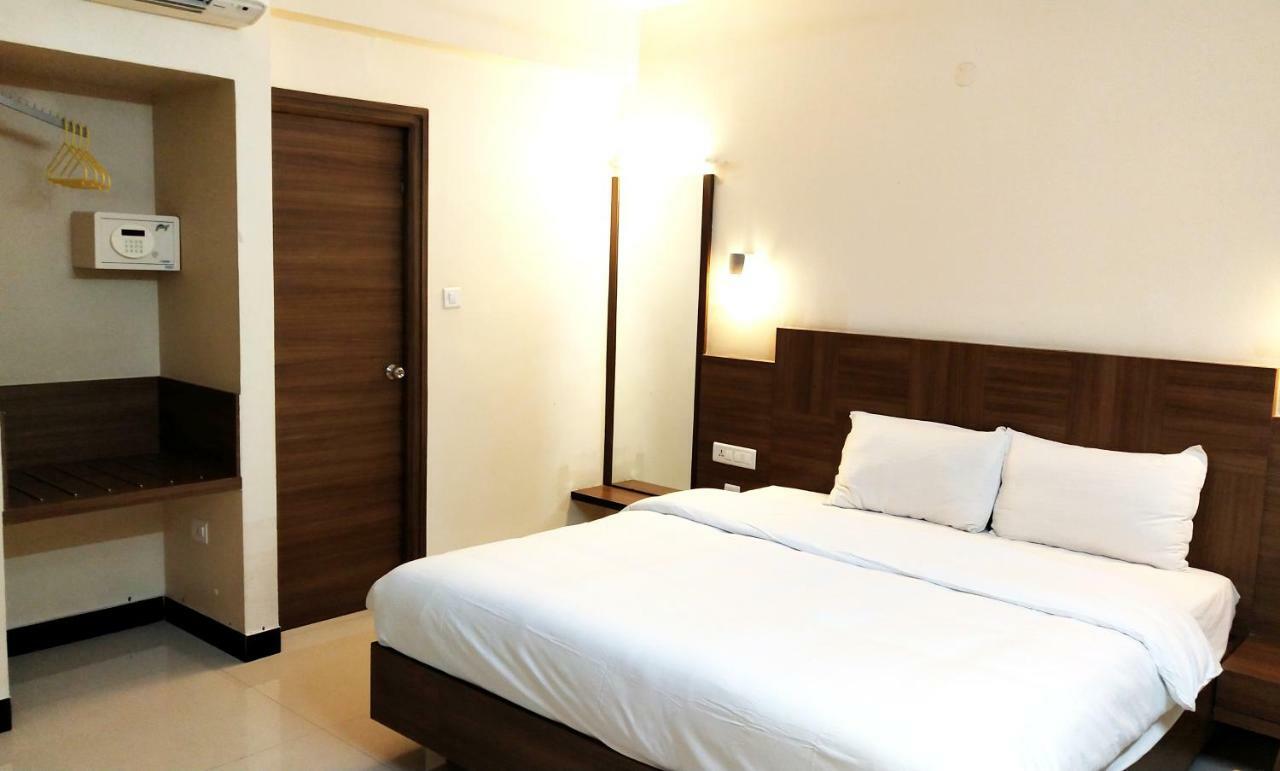 The Pioneer Hotel Visakhapatnam Bagian luar foto