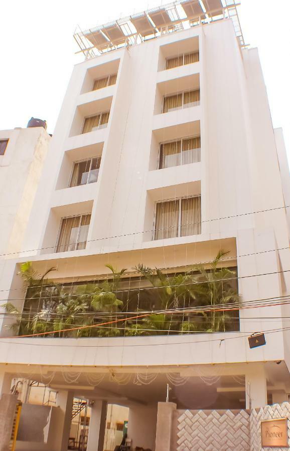 The Pioneer Hotel Visakhapatnam Bagian luar foto